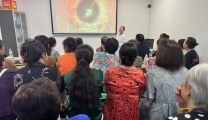 粽香传情护明眸——市七院开展退休职工眼健康知识讲座
